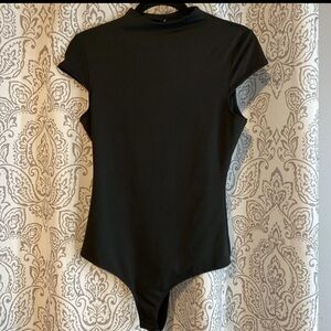 NWOT Lulus Black  Bodysuit Mock Neck Cap Sleeve Top Size M
